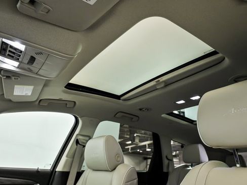 Used 2023 Buick Enclave Avenir w/ Avenir Technology Package image 14