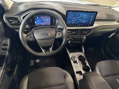 Used 2025 Ford Escape SE image 10