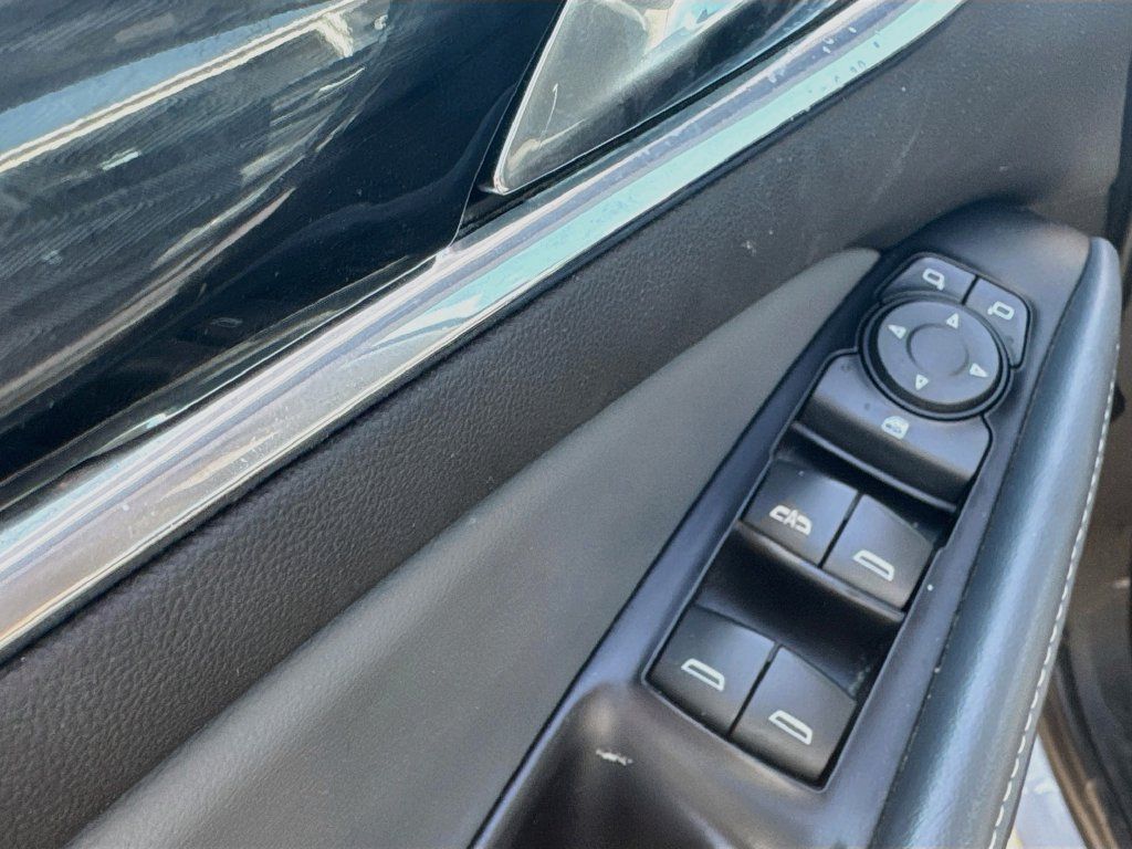 Used 2018 Buick Enclave Essence FWD image 21