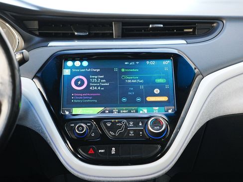 Used 2019 Chevrolet Bolt Premier w/ Infotainment Package image 17