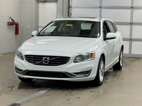 Used 2015 Volvo V60 T5 Premier Plus image 3