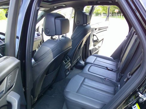 Used 2018 Audi SQ5 Prestige AWD/4WD image 3