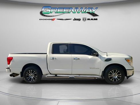 Used 2017 Nissan Titan SV RWD image 4