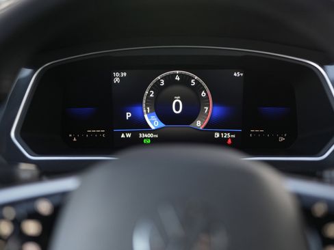 Certified 2022 Volkswagen Tiguan SE R-Line image 13