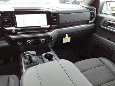 Used 2024 GMC Sierra 1500 Elevation image 13