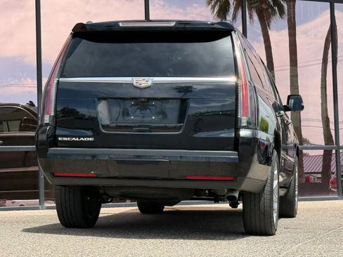 Used 2018 Cadillac Escalade ESV Platinum AWD/4WD image 11