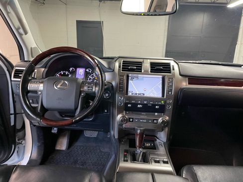 Used 2018 Lexus GX 460 Premium w/ Premium Package AWD/4WD image 19