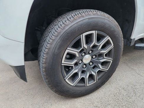 Used 2024 Chevrolet Colorado LT w/ LT Convenience Package III image 17