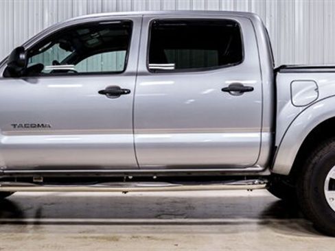 Used 2014 Toyota Tacoma 4x4 Double Cab w/ SR5 Package image 2