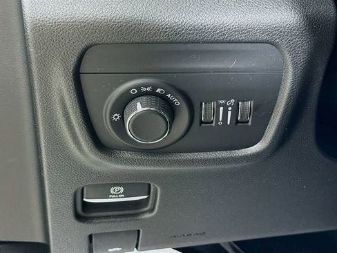 Used 2024 Jeep Grand Cherokee L Laredo image 10