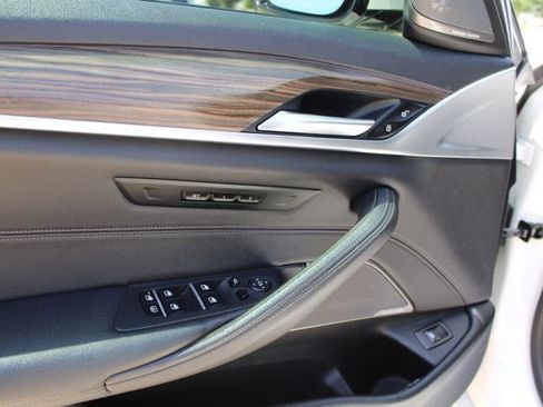 Used 2021 BMW 530i w/ M Sport Package RWD image 11