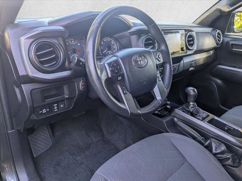 Used 2019 Toyota Tacoma TRD Off-Road image 10