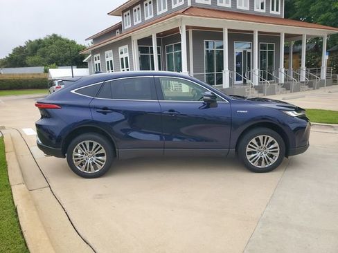 Used 2021 Toyota Venza XLE w/ Softex Package AWD/4WD image 9