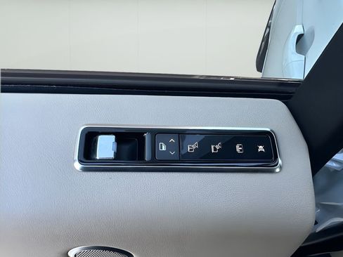 Used 2018 Land Rover Range Rover HSE image 29