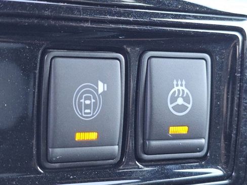 Used 2020 Nissan Titan PRO-4X w/ Pro-4x Convenience Package AWD/4WD image 13
