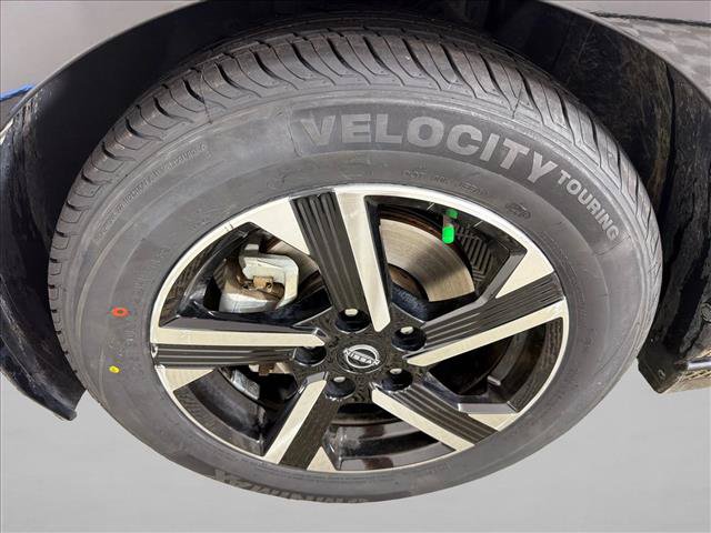 Used 2025 Nissan Sentra SV FWD image 11