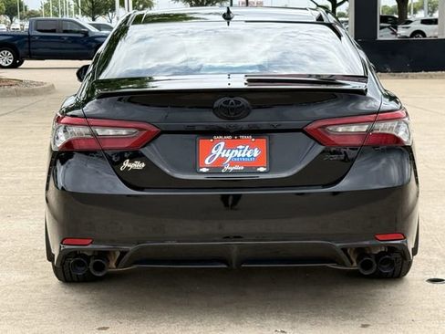 Used 2022 Toyota Camry XSE image 6