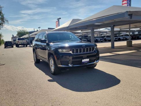 Used 2025 Jeep Grand Cherokee L Laredo AWD/4WD image 2