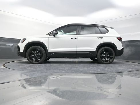 New 2026 Volkswagen Taos SE AWD/4WD image 23