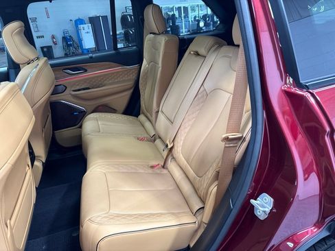Used 2025 Jeep Grand Cherokee Summit AWD/4WD image 82