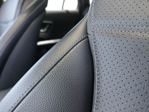 Used 2024 Mercedes-Benz GLC 300 image 12