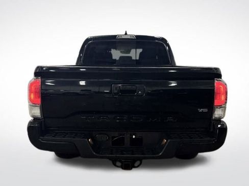 Used 2022 Toyota Tacoma TRD Sport image 7