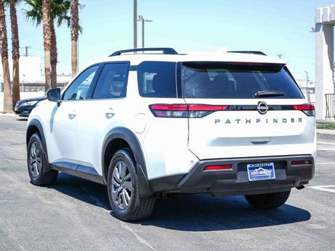 Used 2025 Nissan Pathfinder SV w/ Cargo Package FWD image 9