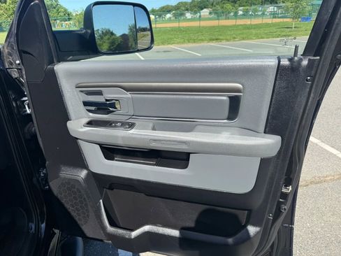 Used 2017 RAM 2500 Big Horn w/ Sport Appearance Group AWD/4WD image 22