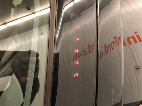 Used 2022 Ford Explorer XLT w/ Equipment Group 202A image 13