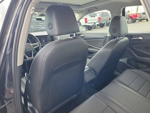 Used 2024 Volkswagen Jetta SE FWD image 12