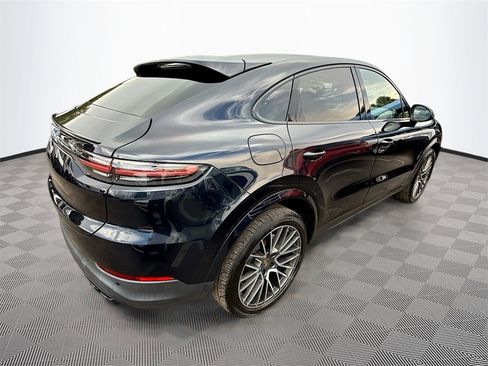 Used 2022 Porsche Cayenne Platinum Edition image 8