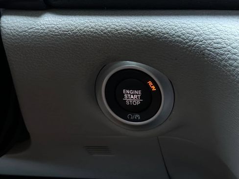 Used 2023 Chrysler Pacifica Touring-L FWD image 30