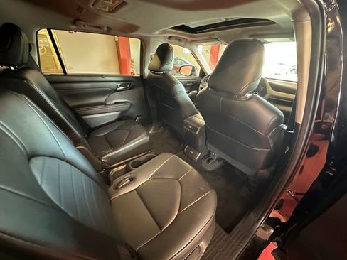 Certified 2024 Toyota Highlander XLE AWD/4WD image 15