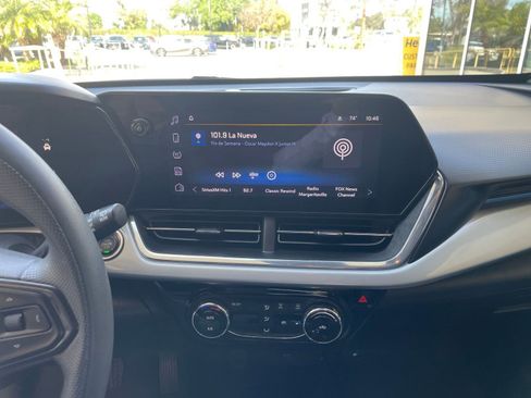 Used 2025 Chevrolet Trax LT image 17