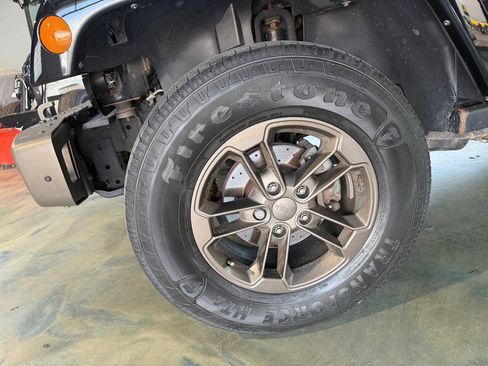 Used 2017 Jeep Wrangler Unlimited Sahara AWD/4WD image 23
