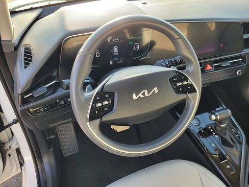 Used 2023 Kia Niro EX FWD image 23