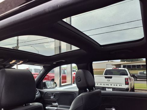 Used 2024 Mercedes-Benz GLB 250 4MATIC image 18