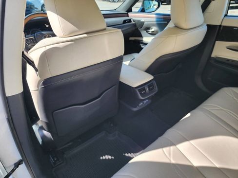 Used 2024 Lexus ES 300h Ultra Luxury w/ Accessory Package (Z2) FWD image 40