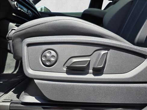 Used 2025 Audi Q5 2.0T Premium image 14