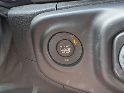 Certified 2020 Jeep Wrangler Sport AWD/4WD image 19