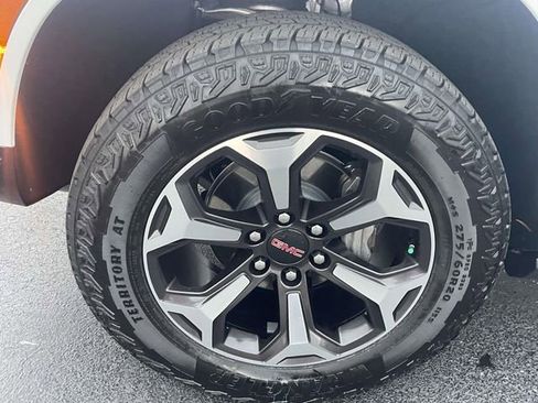 Used 2025 GMC Yukon XL AT4 Ultimate AWD/4WD image 8
