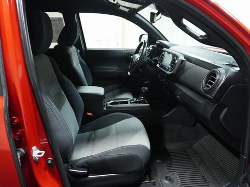 Certified 2022 Toyota Tacoma TRD Sport image 12