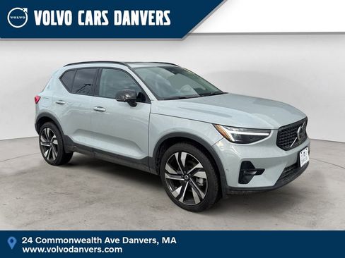 Certified 2025 Volvo XC40 B5 Plus image 1