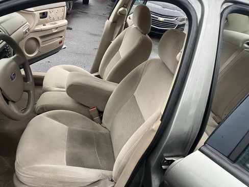 Used 2004 Ford Taurus SE image 24
