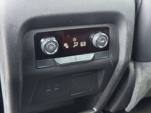 Used 2025 Chevrolet Traverse LT AWD/4WD image 16