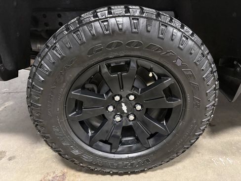 Used 2022 Chevrolet Colorado Z71 w/ Z71 Midnight Edition AWD/4WD image 7