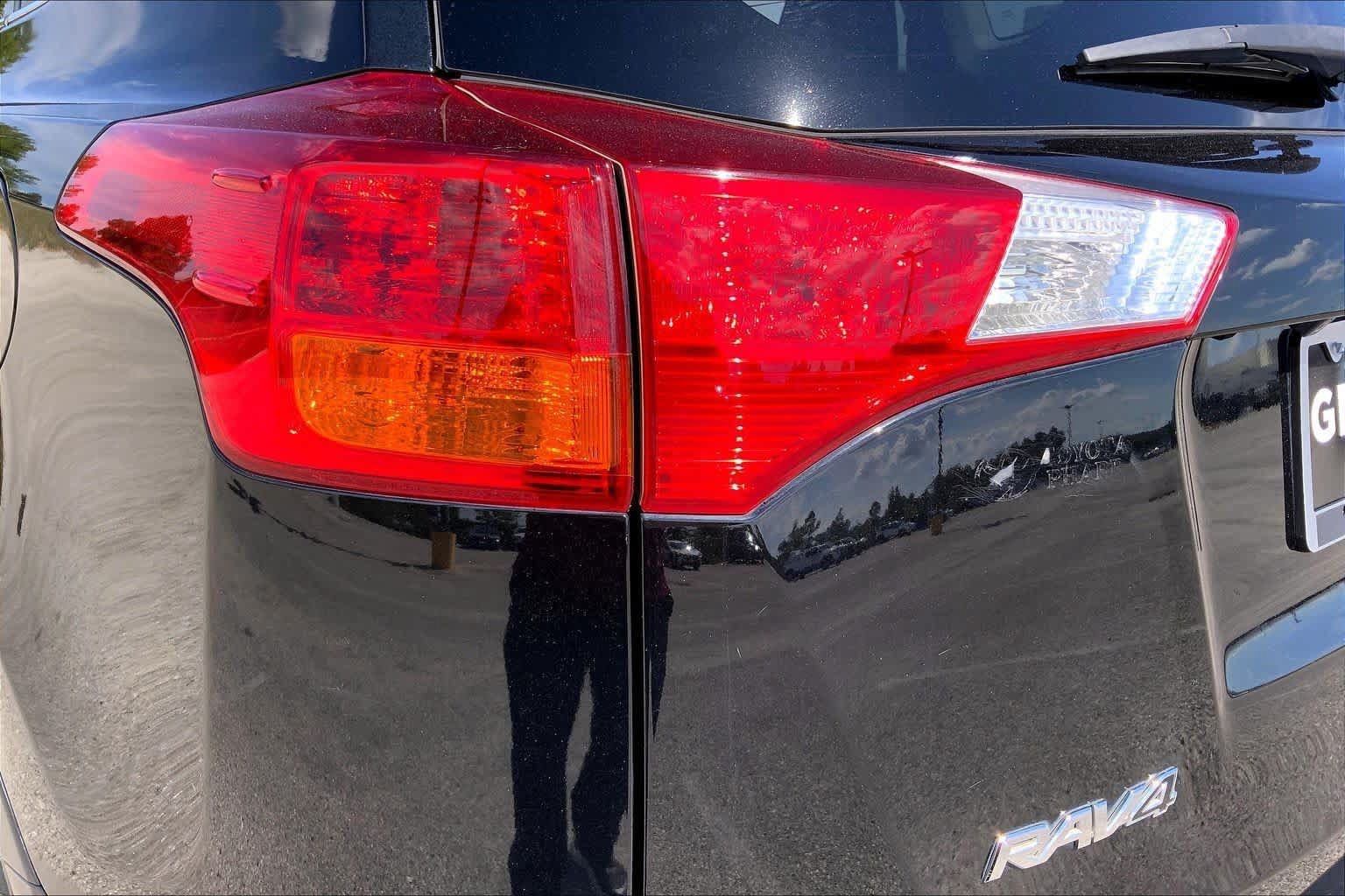 Used 2015 Toyota RAV4 LE FWD image 28