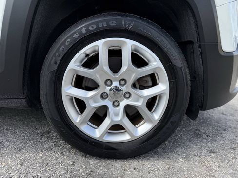 Used 2016 Jeep Renegade Latitude FWD image 27