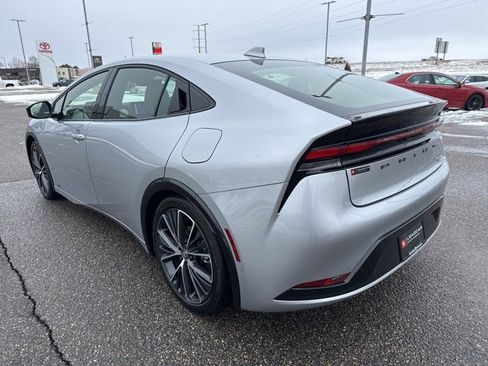 Used 2025 Toyota Prius XLE image 9