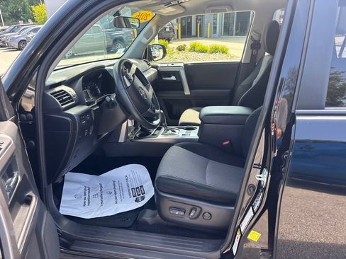 Used 2016 Toyota 4Runner SR5 AWD/4WD image 8